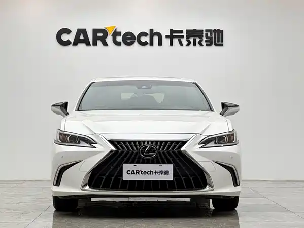 Lexus ES 2023