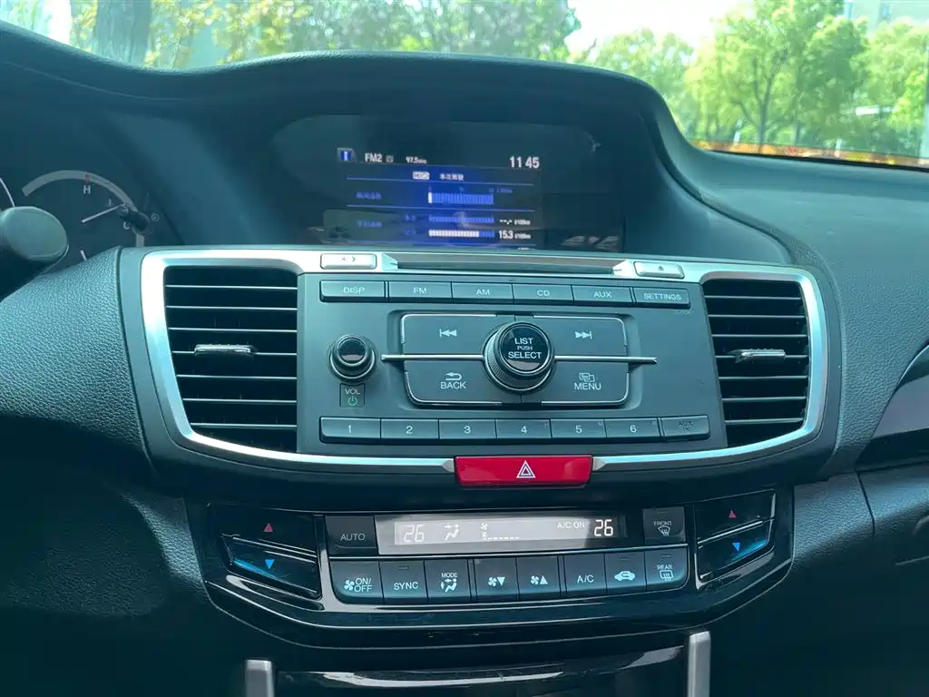 Honda Accord 2018 — фото 10