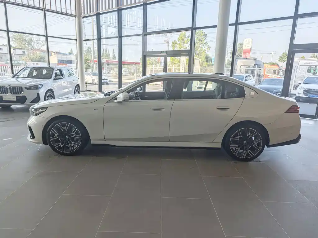 BMW 5 Series 2025
