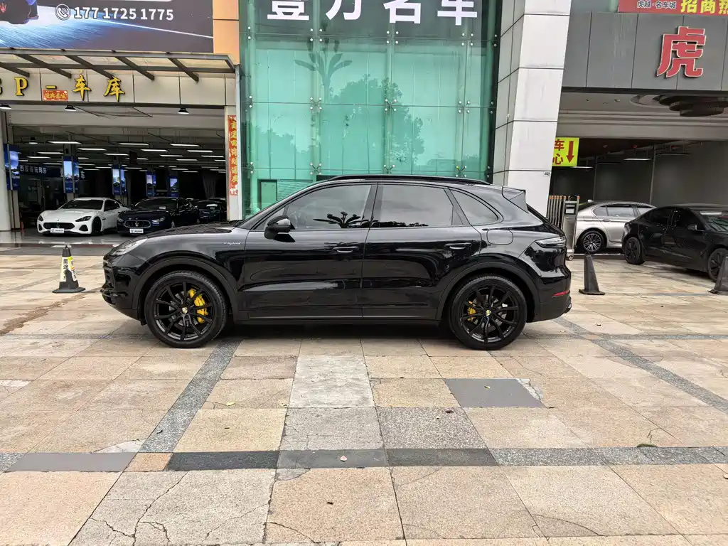Porsche Cayenne Hybrid 2021 — фото 4