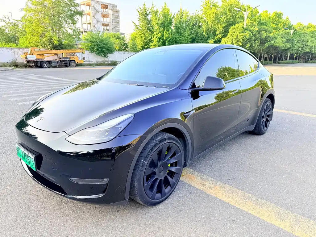 Tesla Model Y 2023 — фото 1