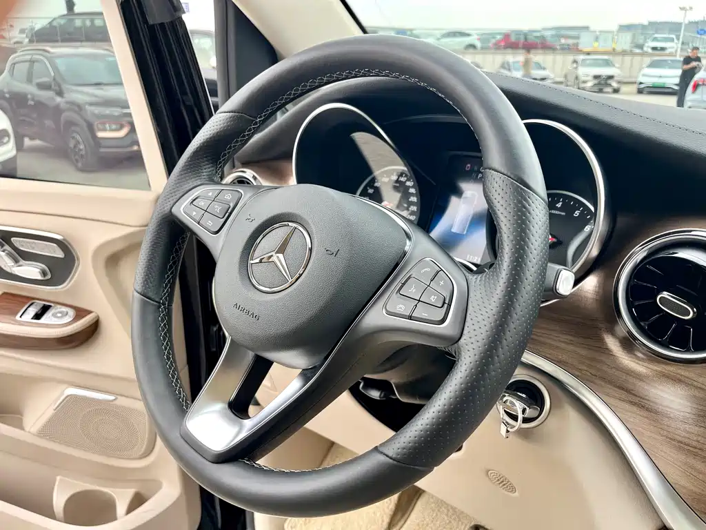 Mercedes-Benz V-Class 2022 — фото 21