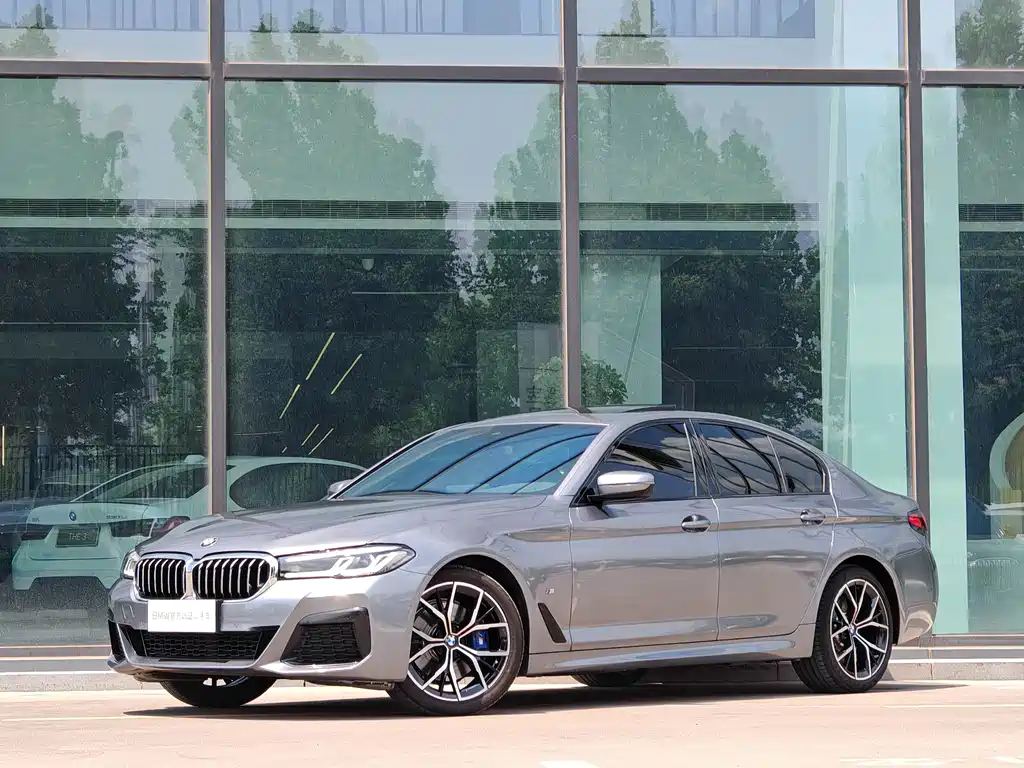 BMW 5 Series 2021 — фото 1