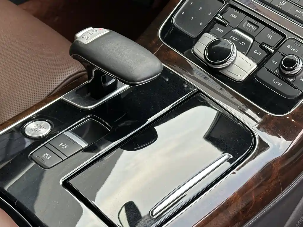 Audi A8 2016 — фото 17