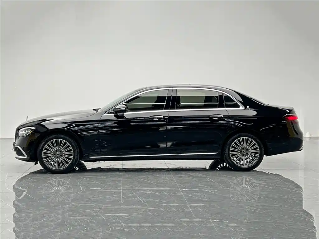 Mercedes-Benz E-Class 2023 — фото 3