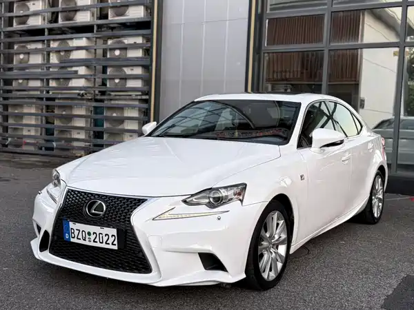 Lexus IS 2016