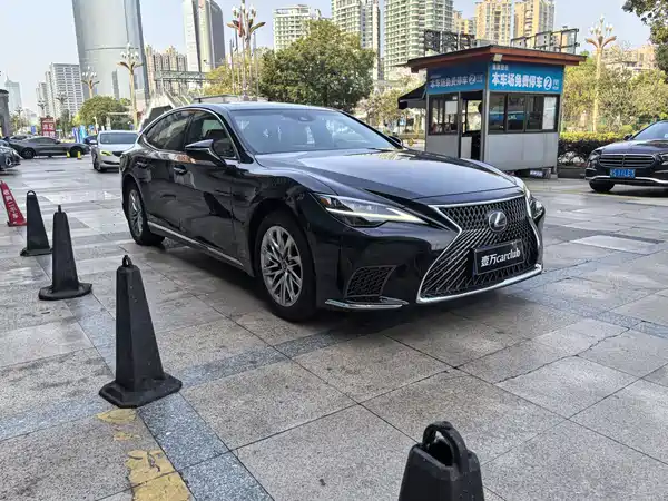 Lexus LS 2021