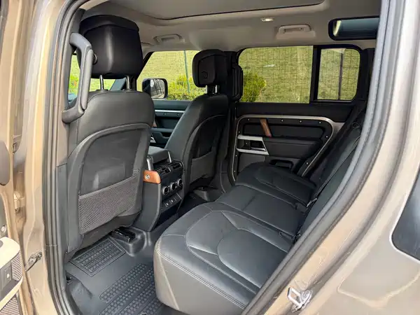 Land Rover Defender 2022