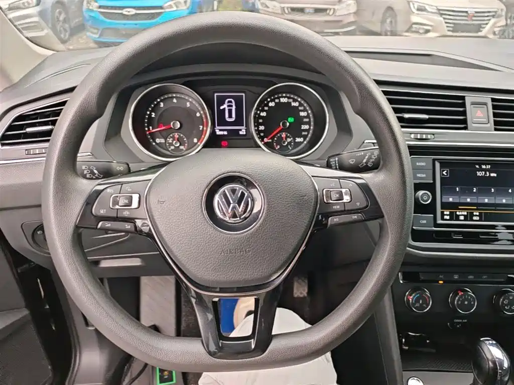 Volkswagen Tiguan L 2018 — фото 11
