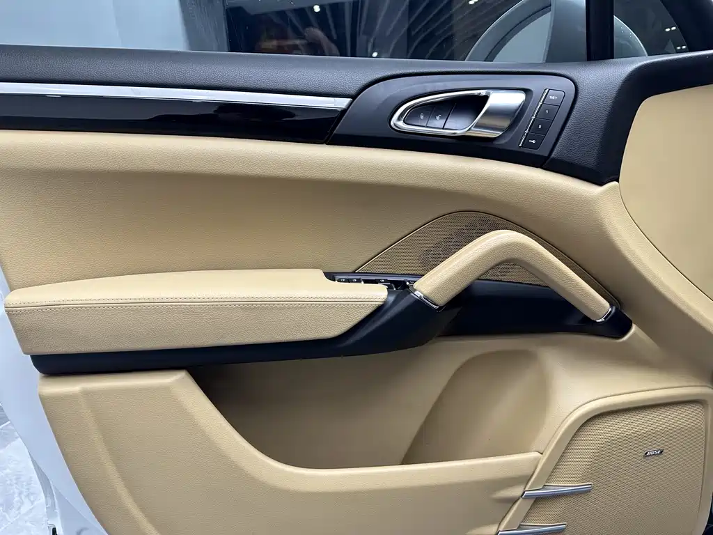 Porsche Cayenne 2016 — фото 24