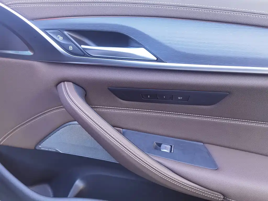 BMW 5 Series 2021 — фото 14