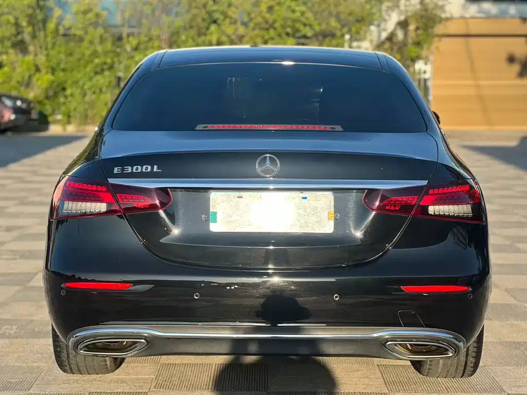 Mercedes-Benz E-Class 2022 — фото 9
