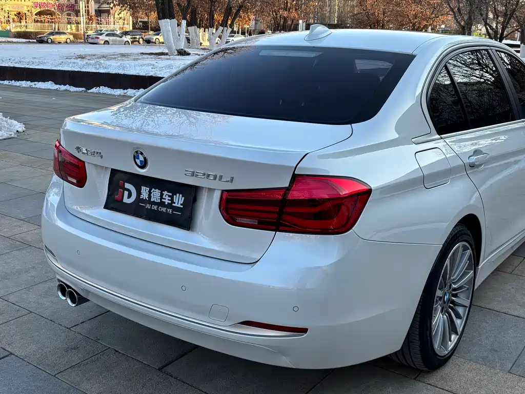 BMW 3 Series 2019 — фото 6