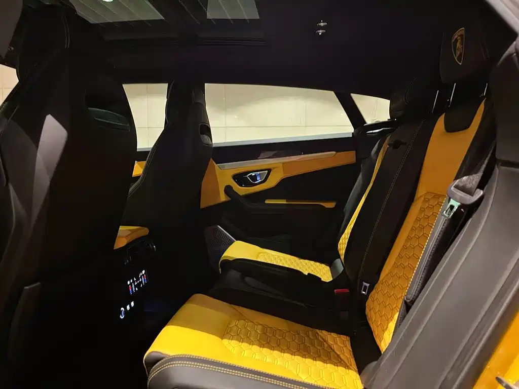Lamborghini Urus 2023 — фото 8