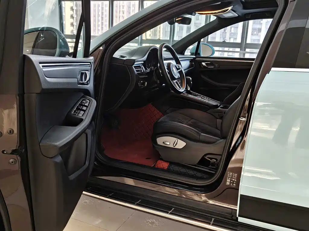 Porsche Macan 2020 — фото 19