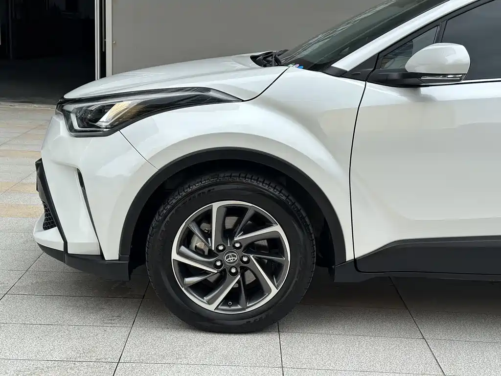 Toyota C-HR 2023 — фото 19