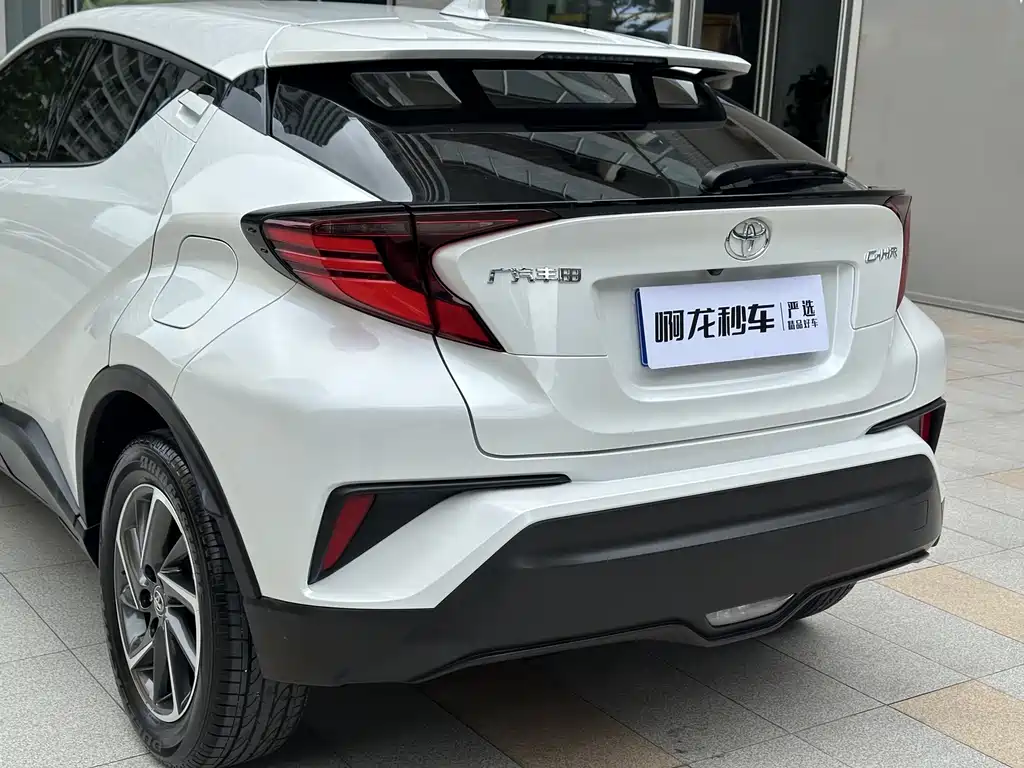 Toyota C-HR 2023 — фото 16