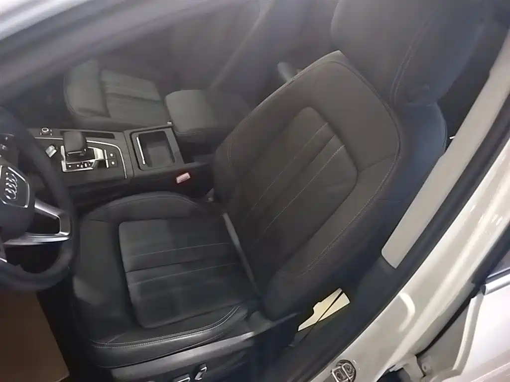 Audi Q5L 2023 — фото 15
