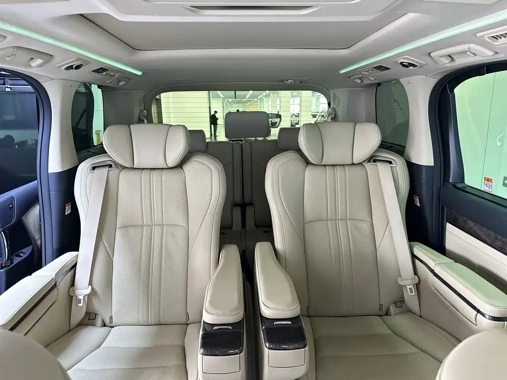 Toyota Alphard 2022 — фото 17