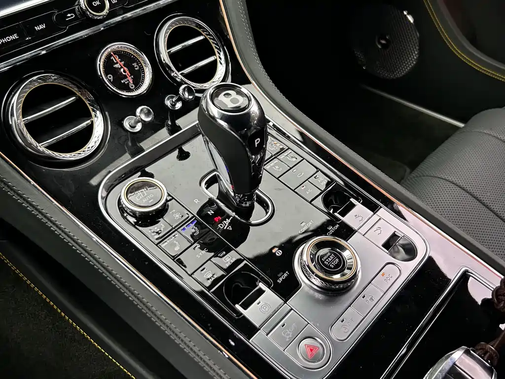 Bentley Continental 2022 — фото 17