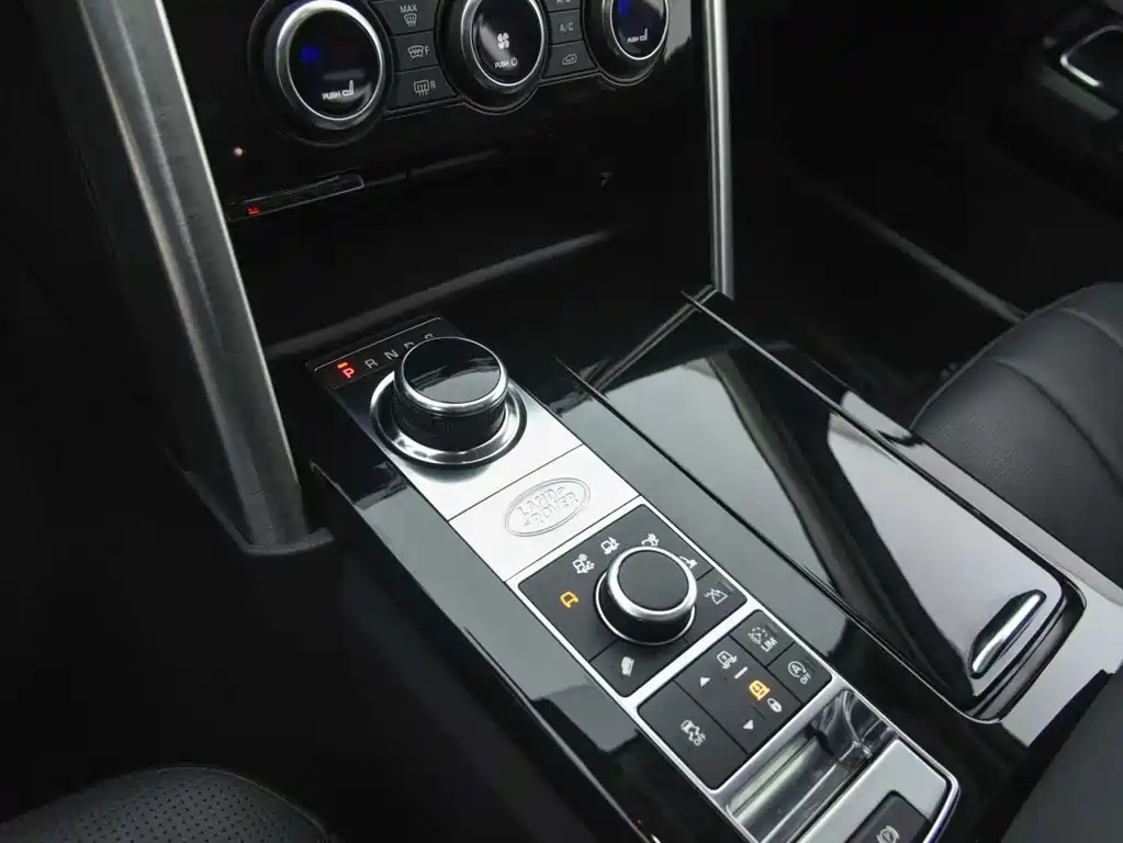Land Rover Discovery 2018 — фото 9