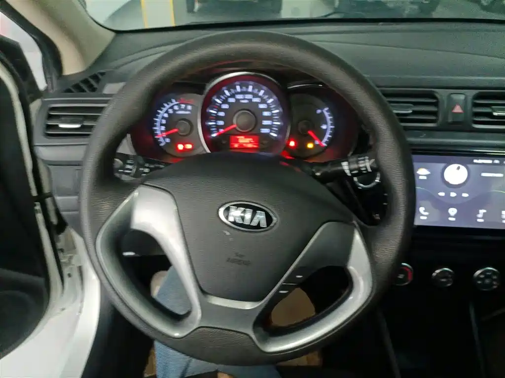 Kia K2 2015 — фото 11