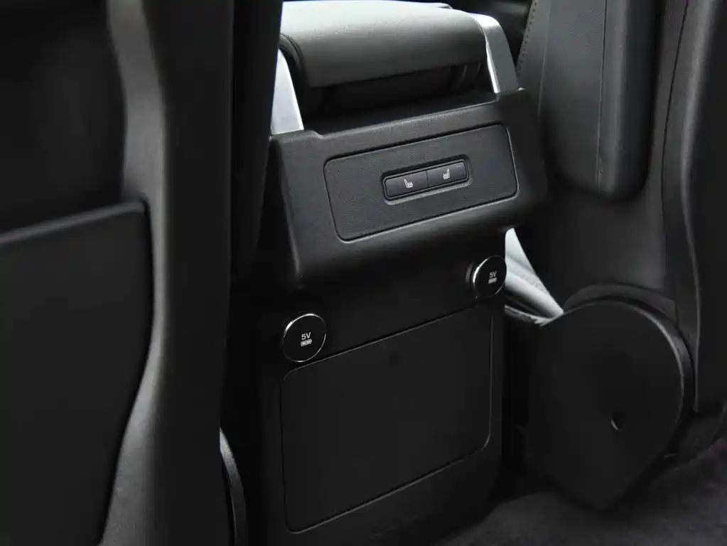 Land Rover Discovery 2018 — фото 10