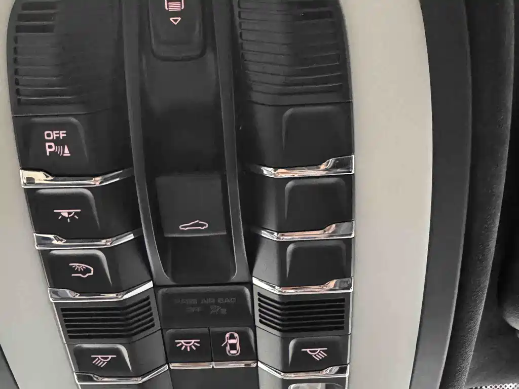 Porsche Cayenne 2017 — фото 12