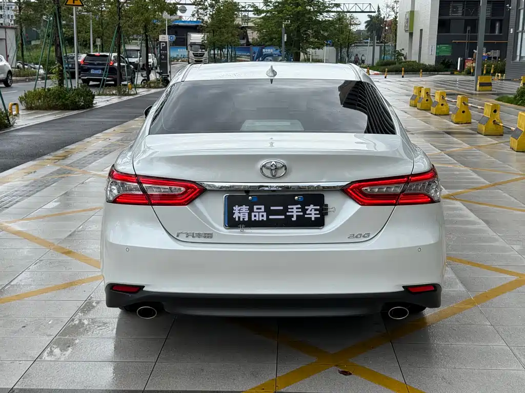 Toyota Camry 2023 — фото 11