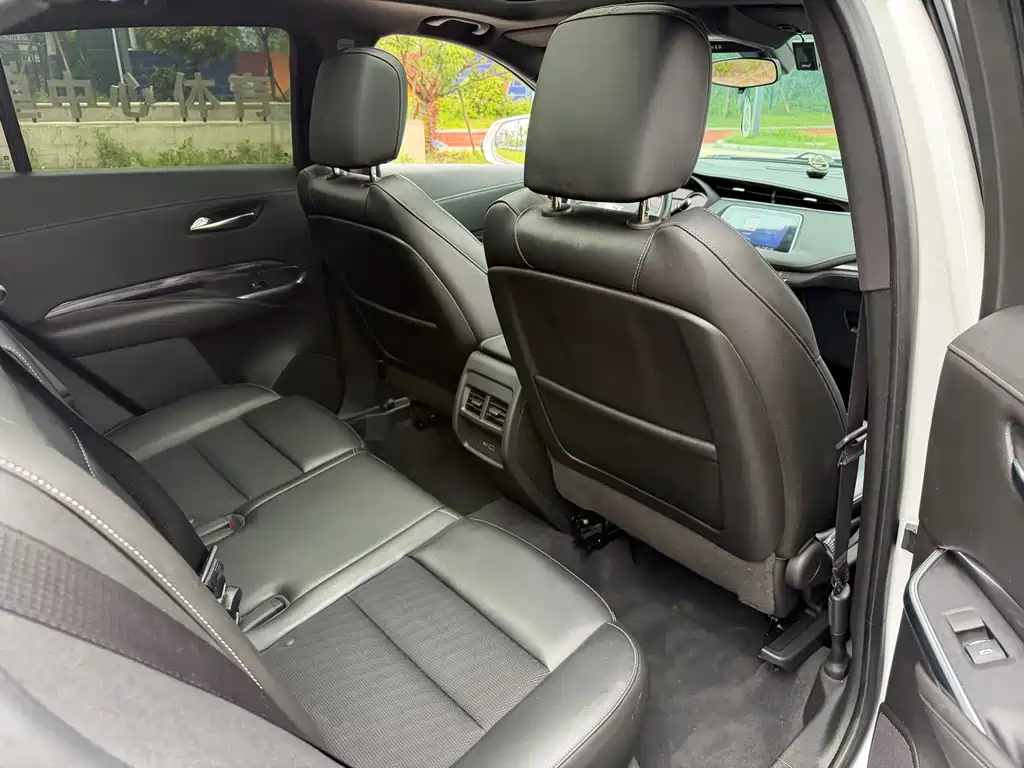 Cadillac XT4 2020 — фото 11