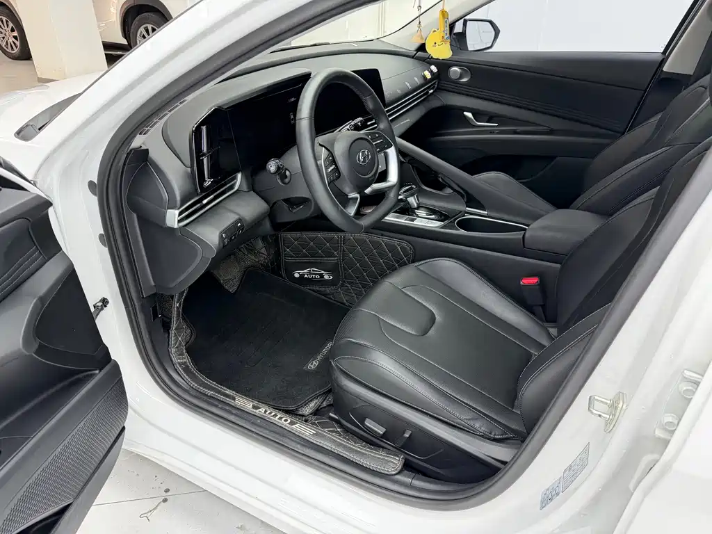 Hyundai Elantra 2023 — фото 14