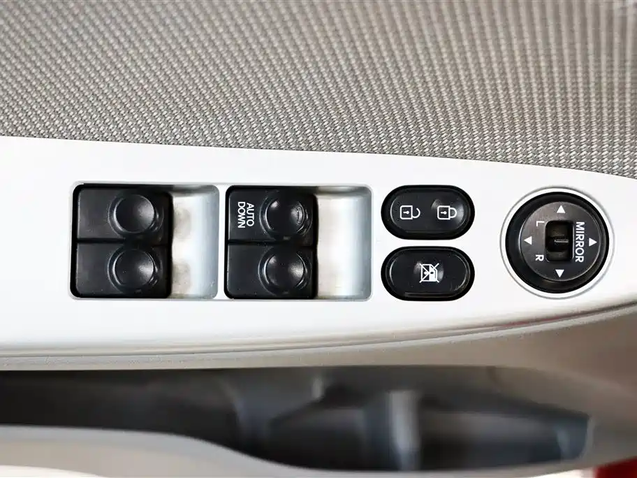 Hyundai Verna 2011 — фото 12