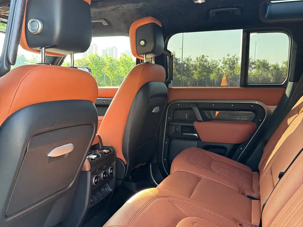 Land Rover Defender 2022 — фото 13