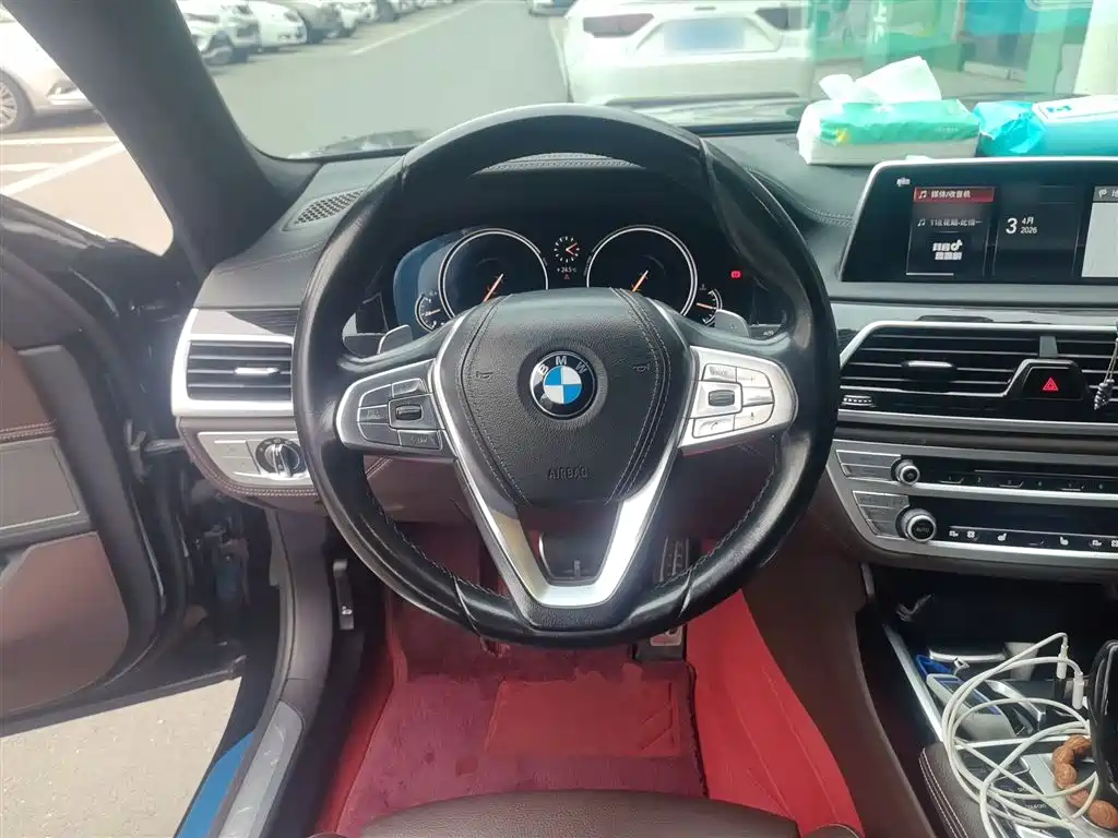 BMW 7 Series 2018 — фото 11