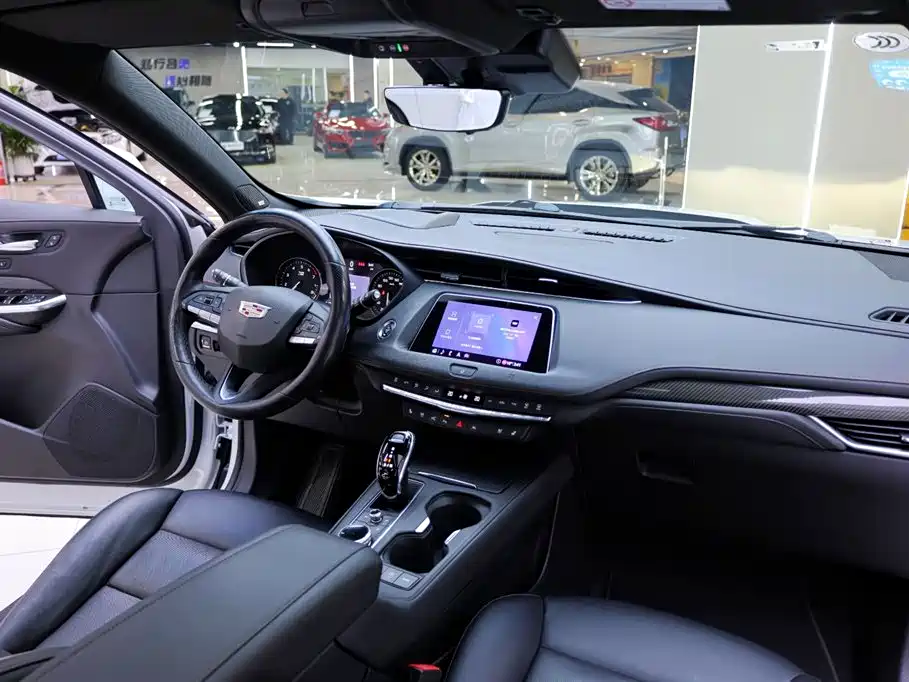 Cadillac XT4 2020 — фото 18
