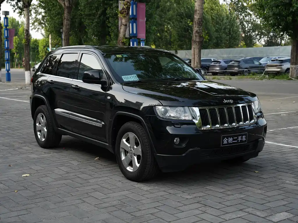 Jeep Grand Cherokee 2012 — фото 3