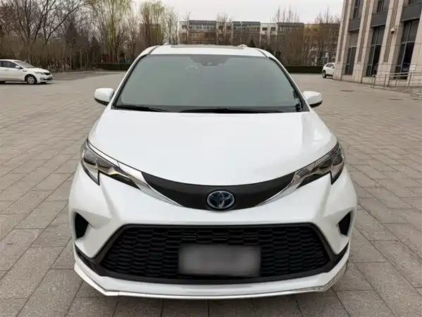 Toyota Granvia 2023