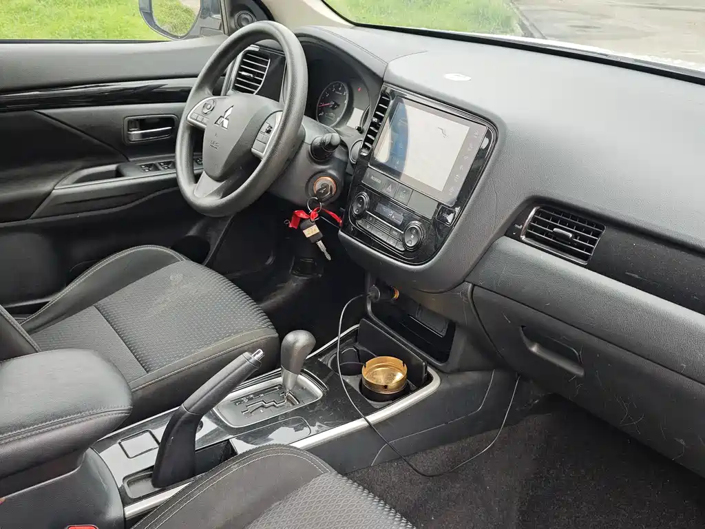 Mitsubishi Outlander 2021 — фото 12
