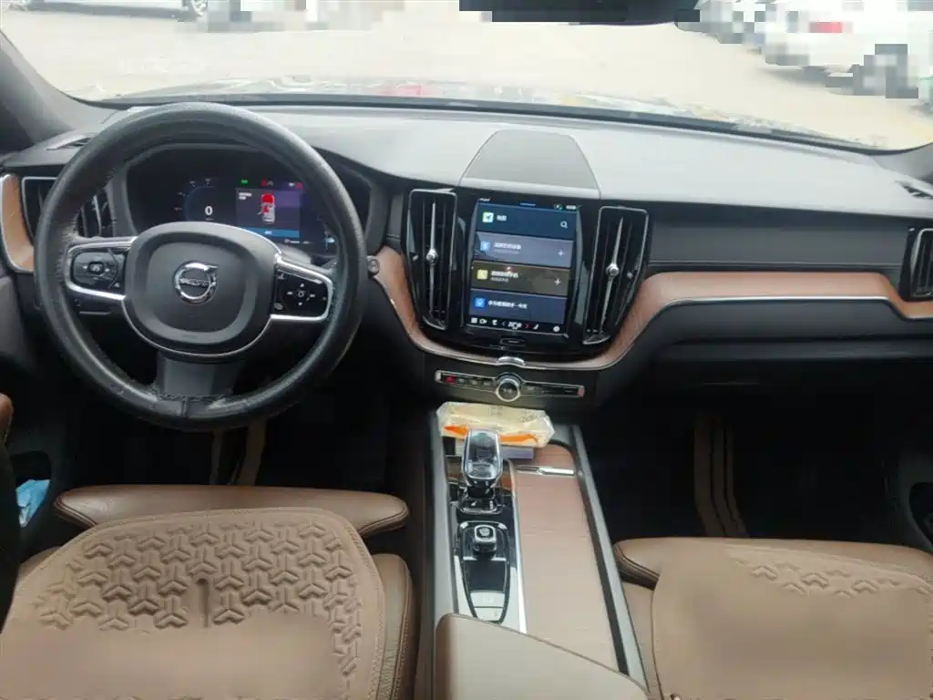 Volvo XC60 2024 — фото 13