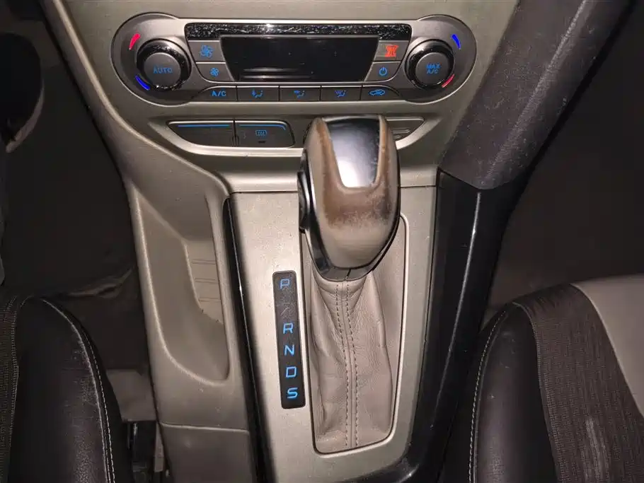 Ford Focus 2014 — фото 16