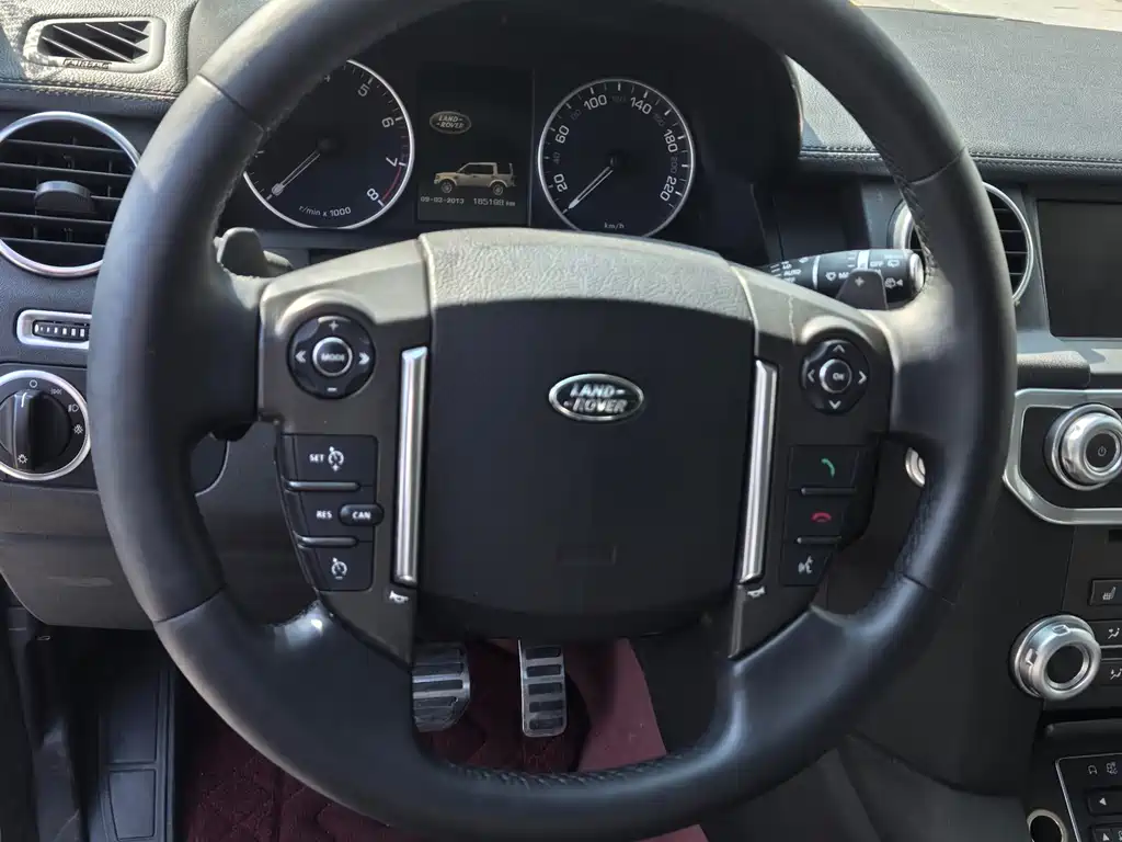 Land Rover Discovery 2015 — фото 14