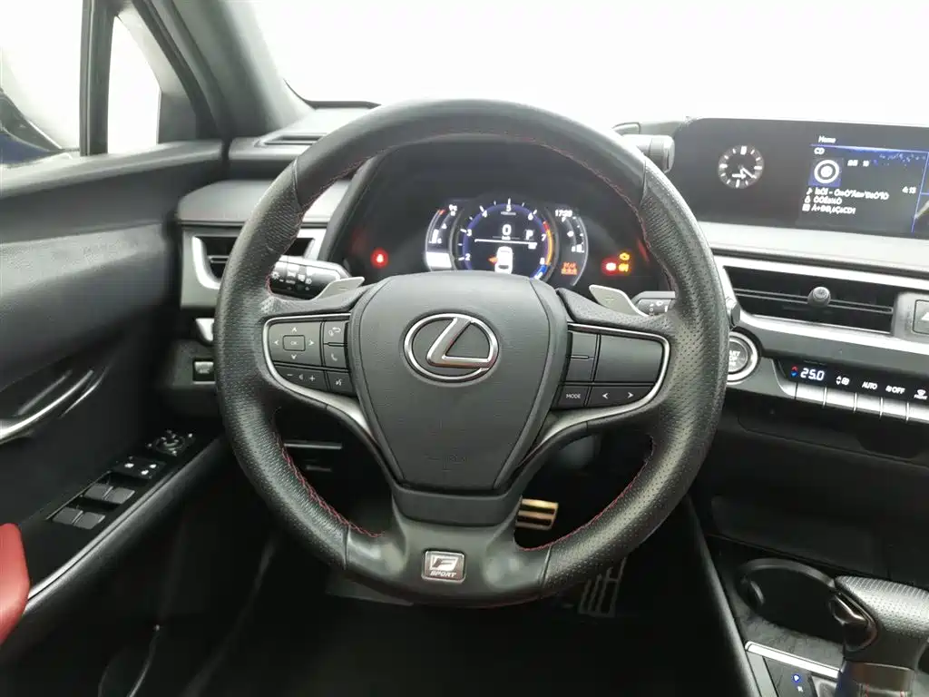 Lexus UX 2020 — фото 11