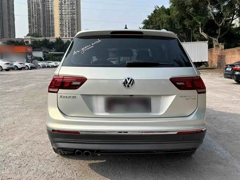 Volkswagen Tiguan L 2020 — фото 6