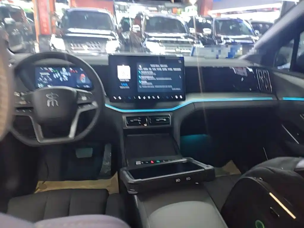 BYD L DM-i 2026 — фото 10