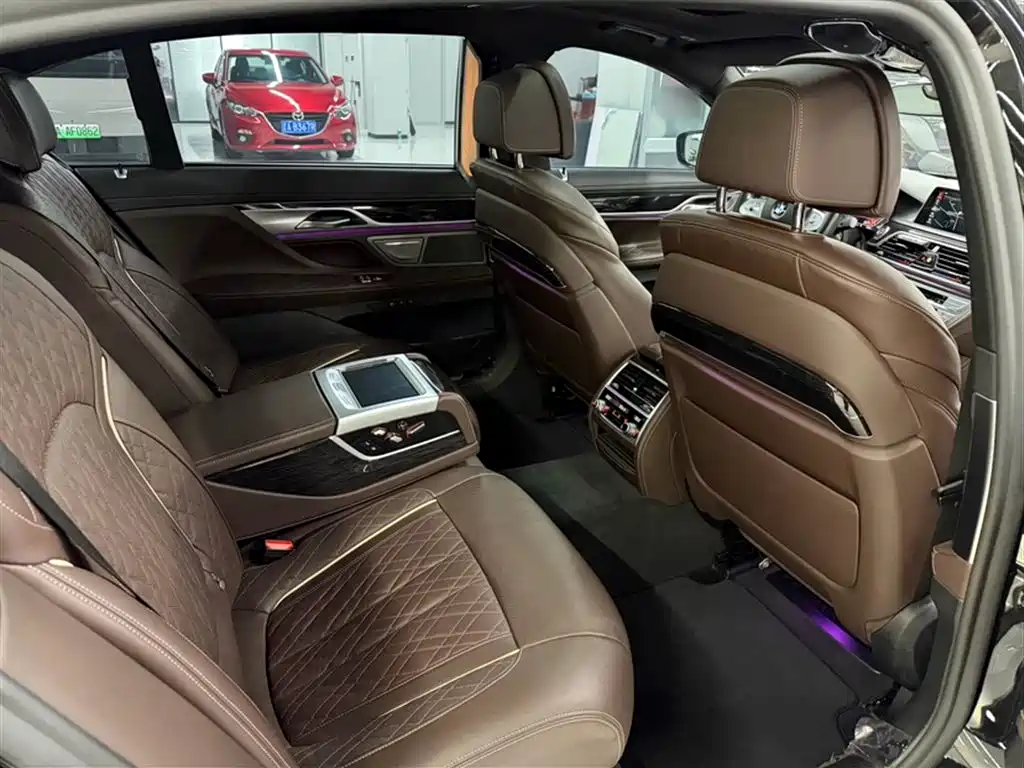 BMW 7 Series 2020 — фото 12
