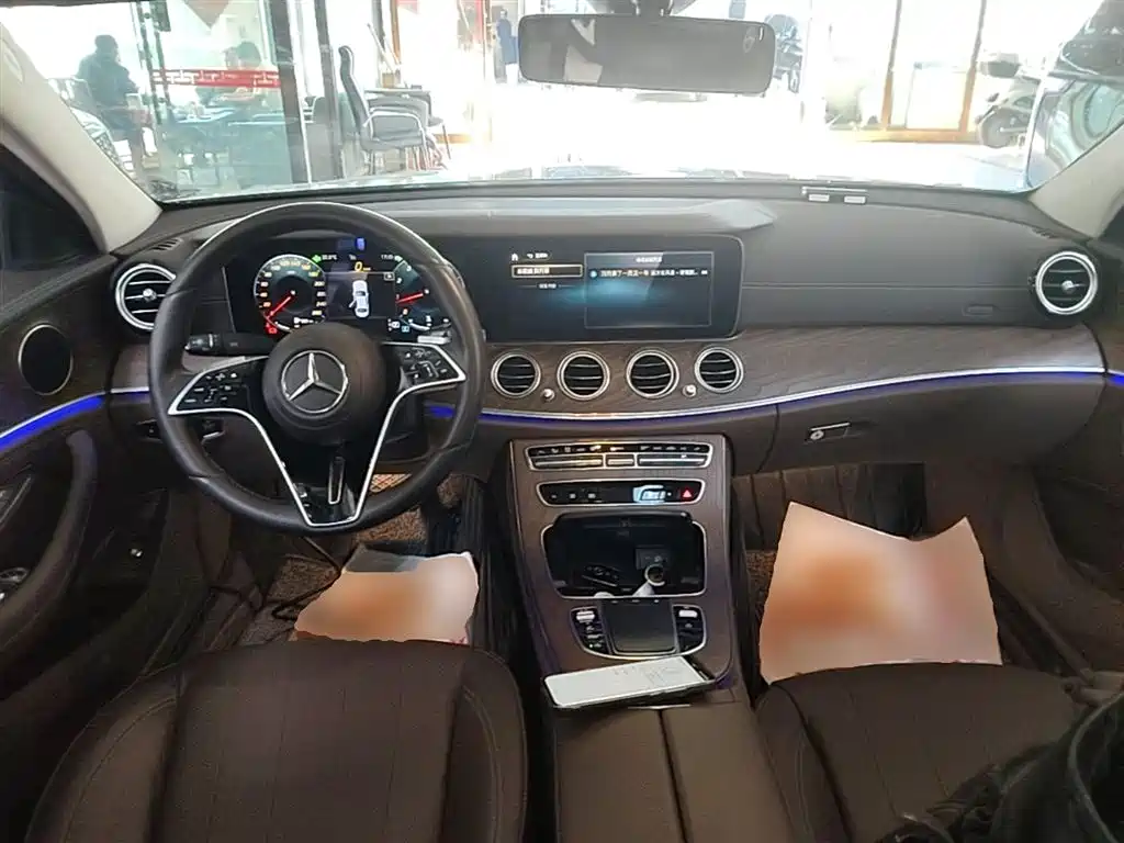 Mercedes-Benz E-Class 2022 — фото 10