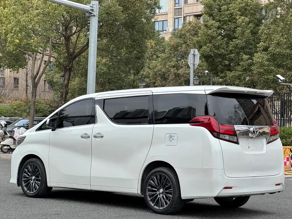 Toyota Alphard 2017 — фото 6