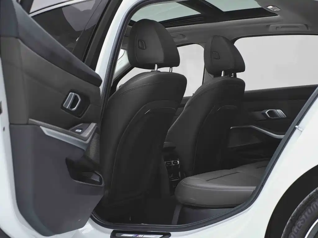 BMW 3 Series 2023 — фото 15