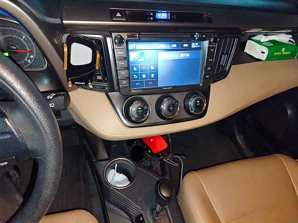 Toyota RAV4 2015 — фото 14
