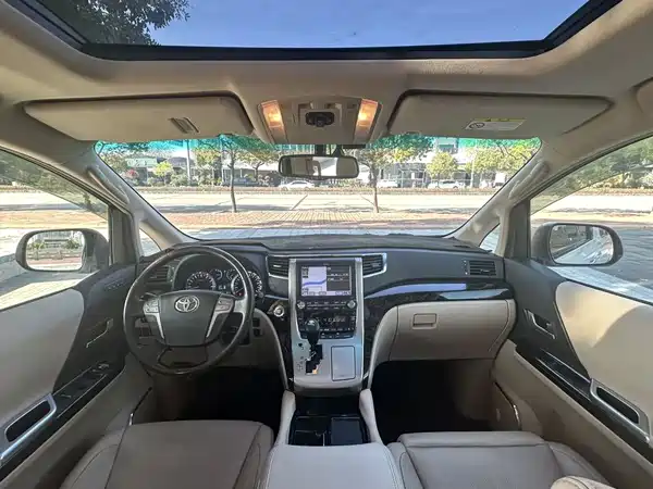 Toyota Alphard 2012
